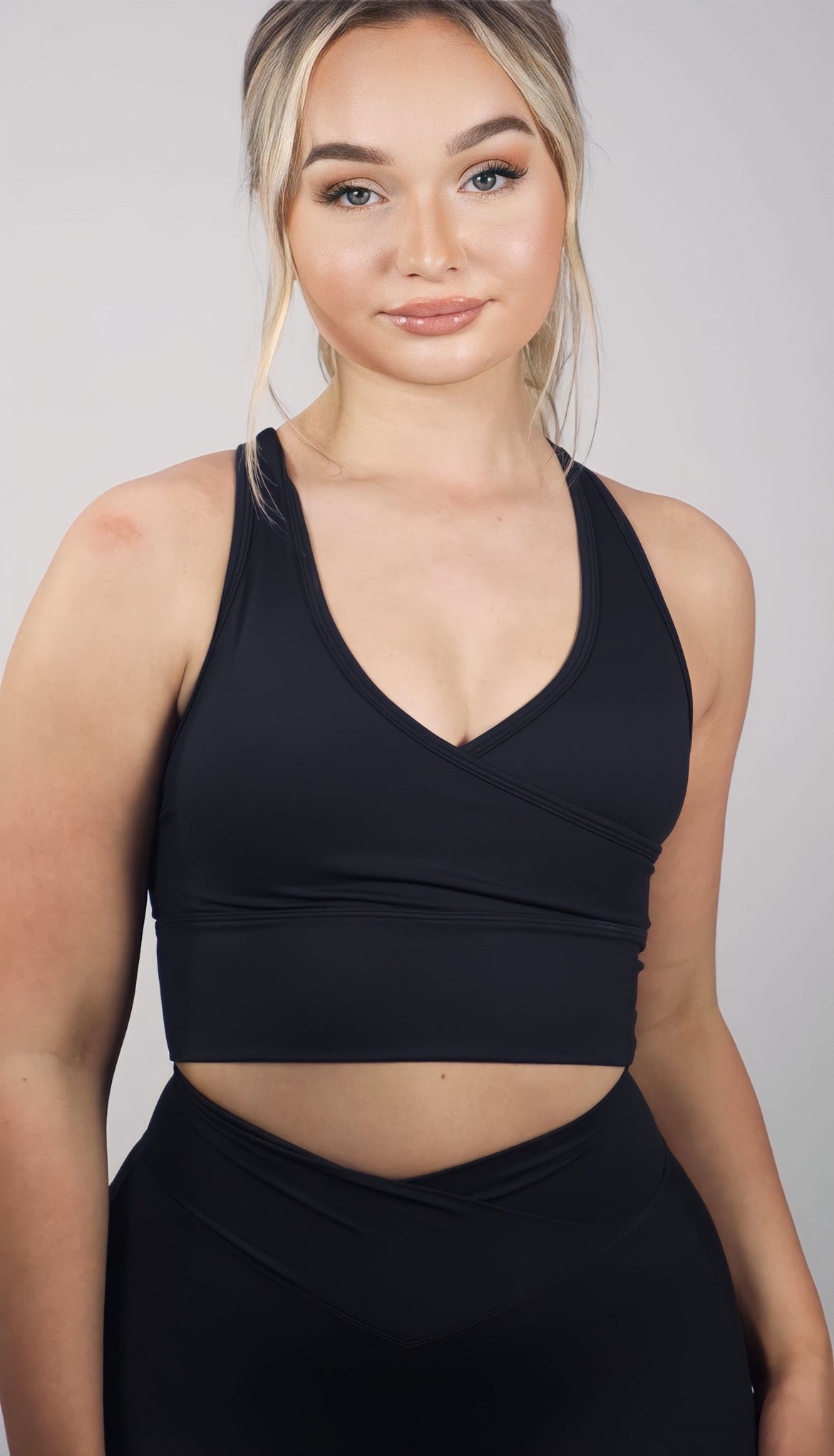 ARIA SPORTS BRA - BLACK